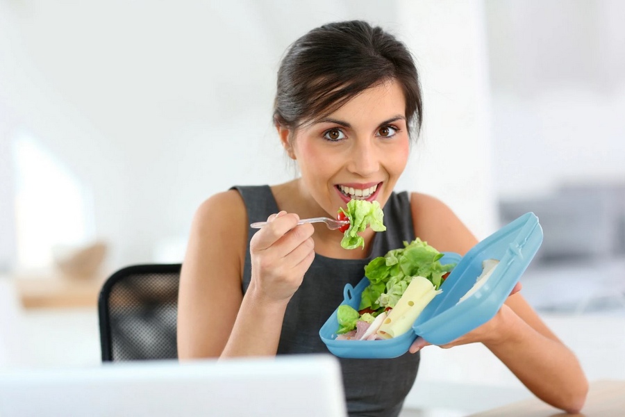 The Importance of Snacking and How a Nutritionist Can Help?